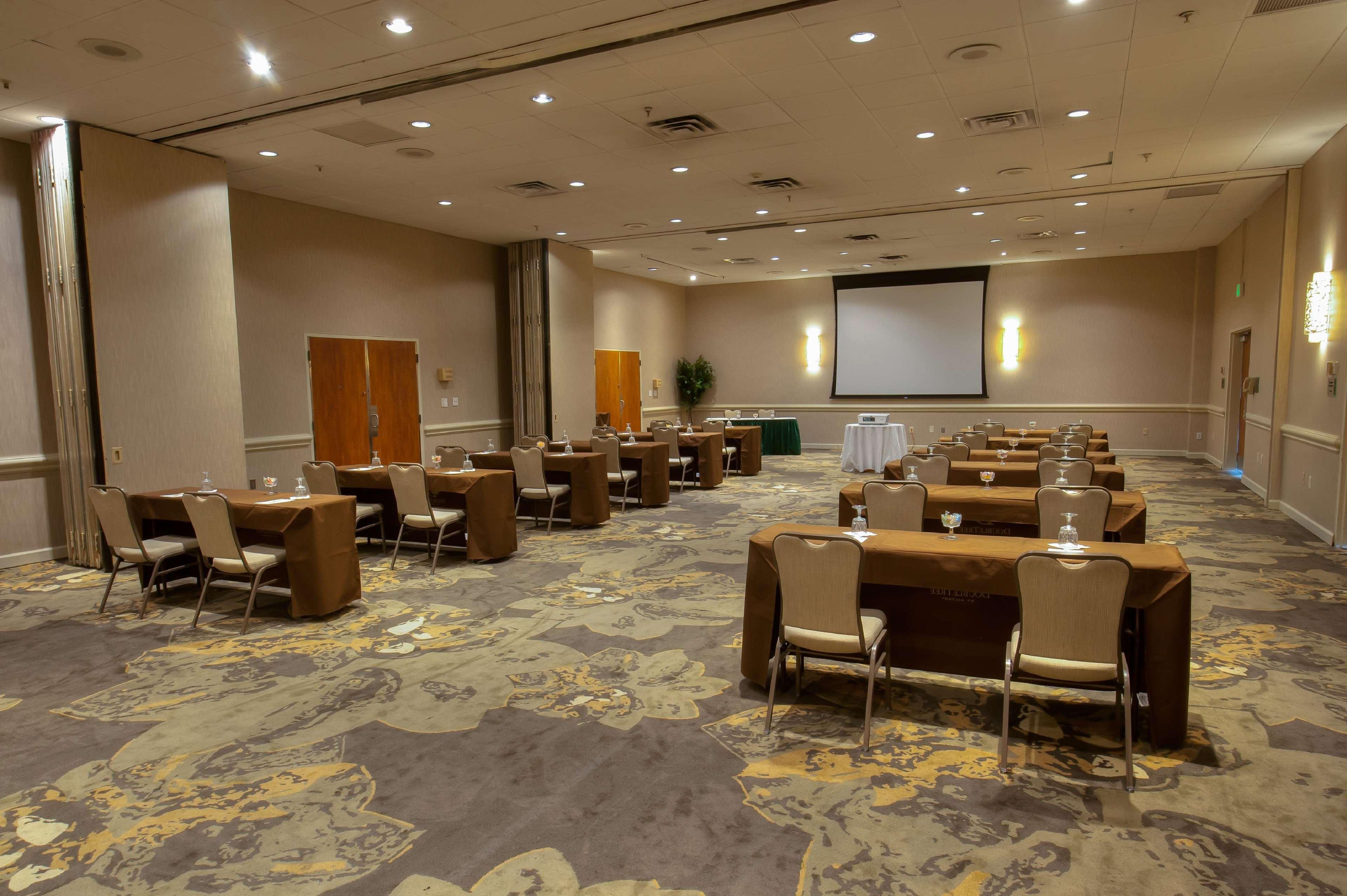 Doubletree By Hilton Baltimore North Pikesville Exterior photo